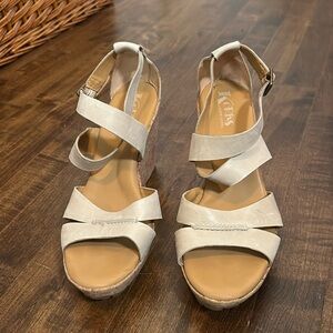 Kork light tan leather wedge floral cork sandals rubber bottom, padded insole 10